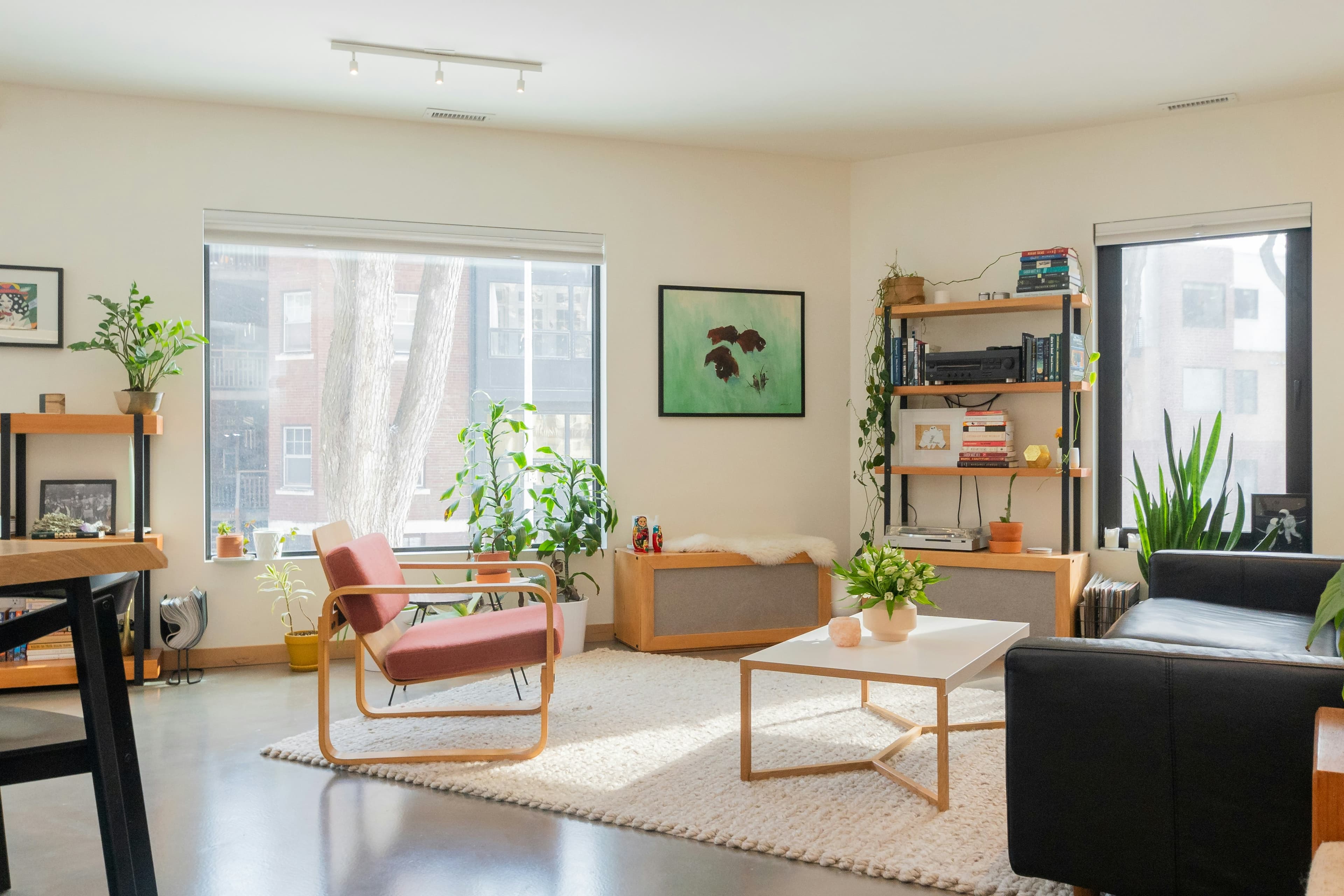 Minimalist Living Ideas: The Ultimate Guide to Decluttering and Creating a Simple Home